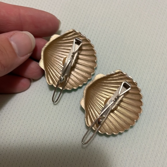 Vintage Shell Barettes - Picture 10 of 11